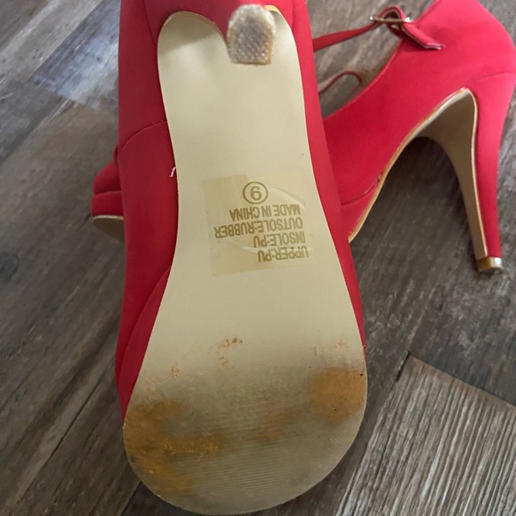Red Pump’s - Picture 2 of 4